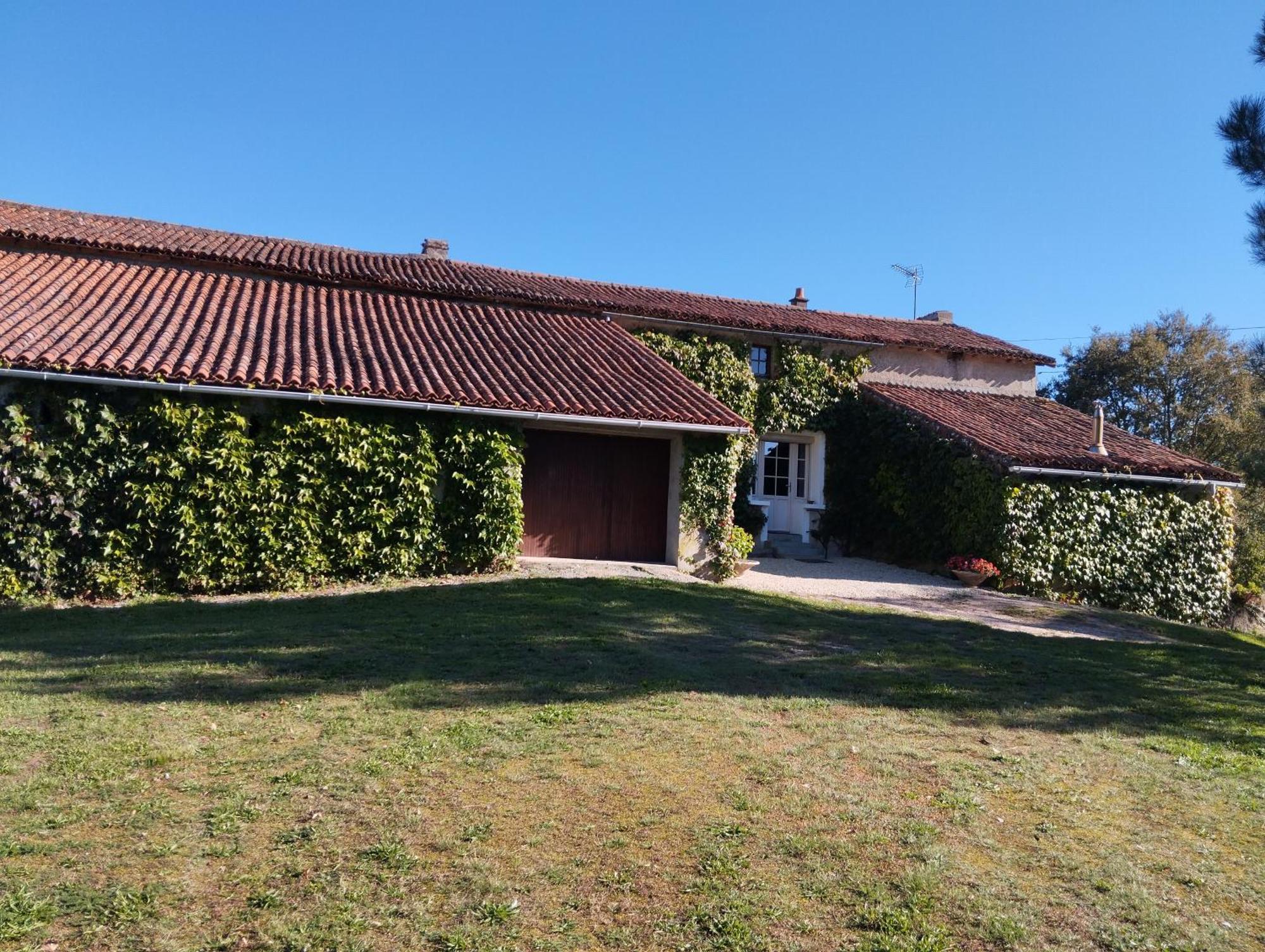 Maison Au Calme Avec Vue Etang Clesse  Екстер'єр фото